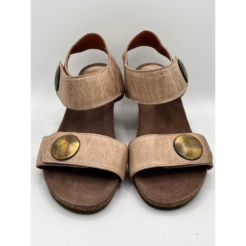 Taos Carousel Tan Leather Wedge Sandals Medallion Strappy Comfort Women Size 40